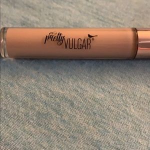 Pretty Vulgar concealer 295h